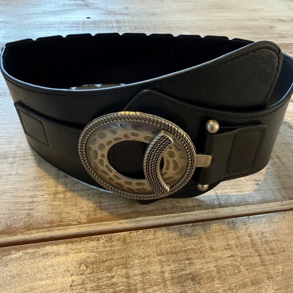 Black Wide Elastic Cinch Belt Hammered Silver Tone Metal Hook Buckle Boho 31in